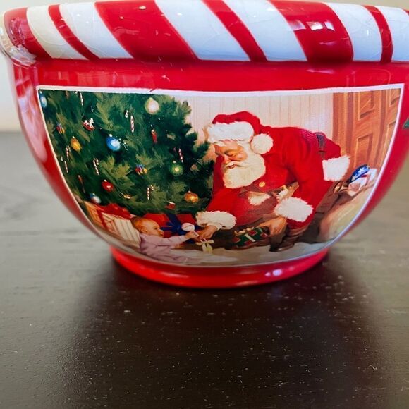 Holiday Snack/ Candy Dish and Santa Salt & Pepper Shaker Bundle. - Picture 3 of 7